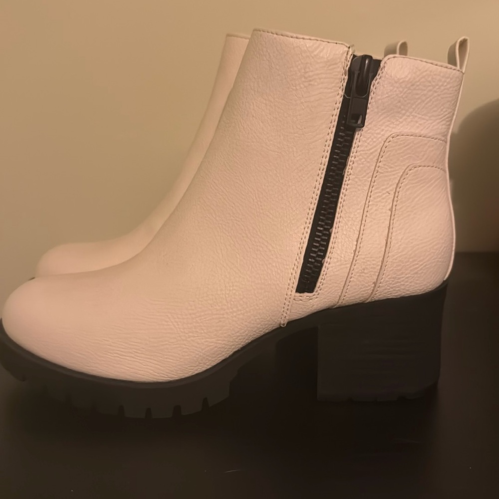MIA White Ankle Boots with Chunky Heel - Size 8.5